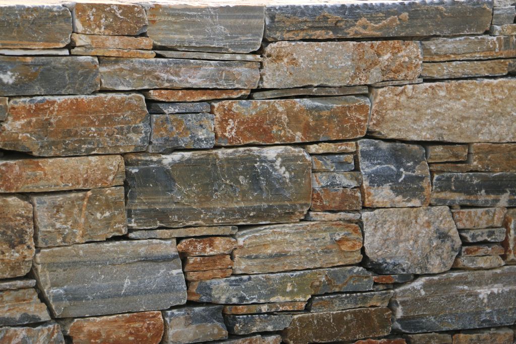 Natursteinmauern anlegen – einfach und wirkungsvoll