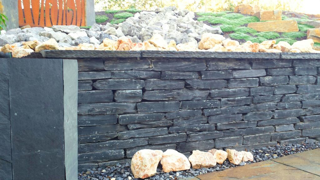 Natursteinmauern anlegen – einfach und wirkungsvoll