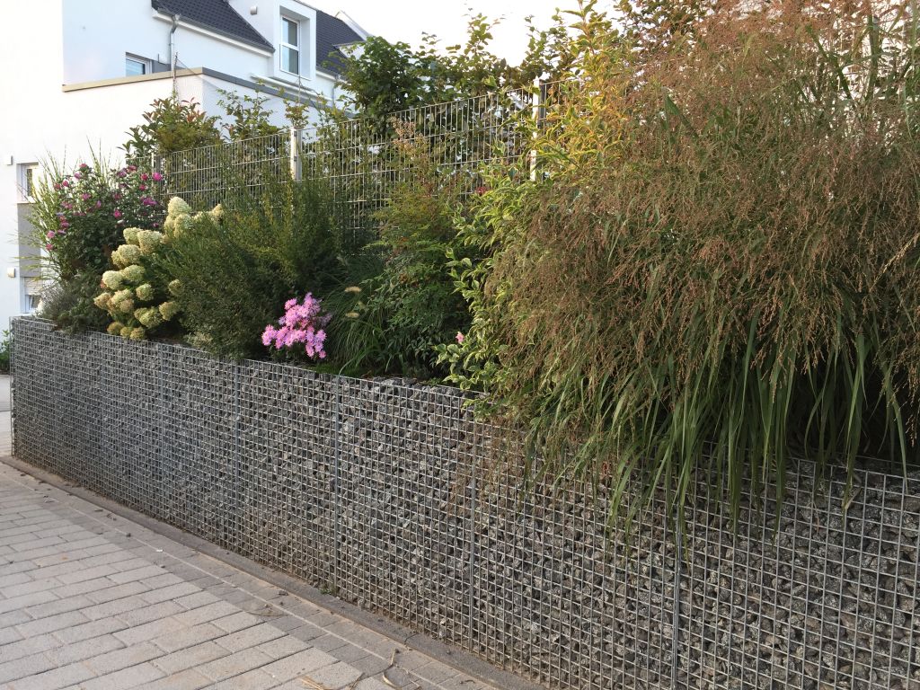 Natursteinmauern anlegen – einfach und wirkungsvoll