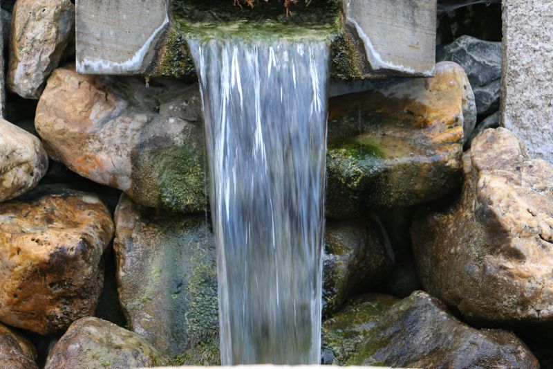 Gartenteich, Wasserspiel und Bachlauf – ganz einfach mit Oase Living