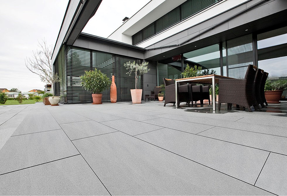 Schwarchtobler Sandstein_Galerie04 Beim Schwarzachtobler Sandstein handelt es sich um einen wunderschönen grauen Naturstein, der viele tolle Eigenschaften mitbringt und somit vielseitig einsetzbar ist. Lesen Sie alles wissenswerte über diesen ganz besonderen Sandstein.