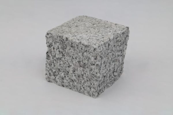 Pflasterstein Granit Bravo G603/G603N, Oberfläche gestockt, Kanten gespalten, hellgrau