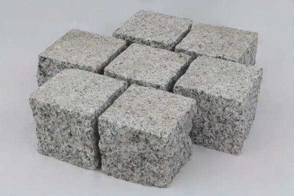 Pflasterstein Granit Bravo G603/G603N, Oberfläche gestockt, Kanten gespalten, hellgrau
