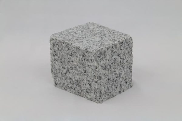 Pflasterstein Granit Bravo G603/G603N, Oberfläche geflammt, Kanten gespalten, hellgrau