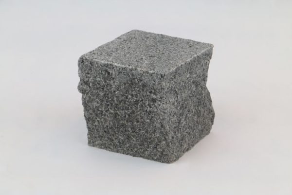 Pflasterstein Granit Gala G654, Oberfläche geflammt, Kanten gespalten, anthrazit