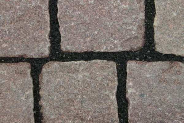 Pflasterstein Granit Manga, gespalten, rötlich
