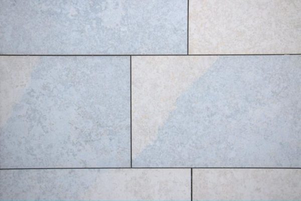 Terrassenplatte Kalkstein Bayadere, sandgestrahlt und gebürstet, Kanten gesägt