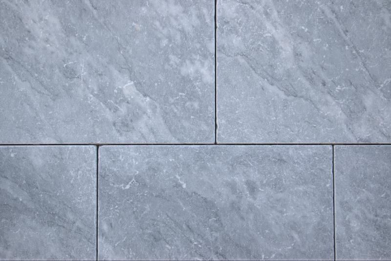 Terrassenplatte Marmor Azur Light, gesägt und getrommelt Terrassenplatte Marmor Azur Light, gesägt und getrommelt