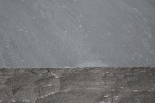 Blockstufe Sandstein Silver Grey, gespalten, grau