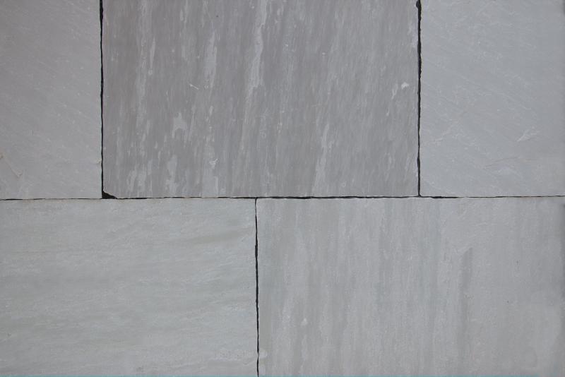 Terrassenplatte Sandstein Silver Grey, spaltrau, Kanten handbekantet Terrassenplatte Sandstein Silver Grey, spaltrau, Kanten handbekantet