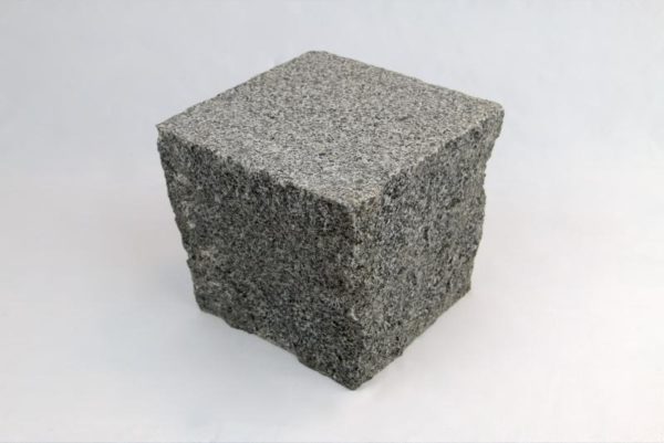 Pflasterstein Granit Gala VN, Oberfläche geflammt, Kanten gespalten
