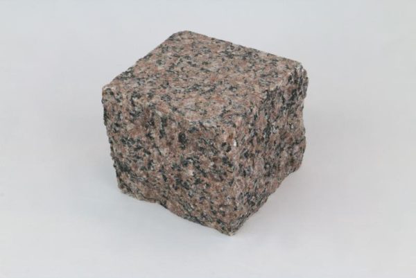 Pflasterstein Granit Rosa Raveno, Oberfläche geflammt, Kanten gespalten