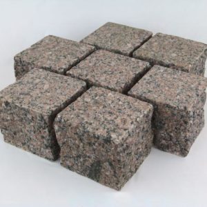 Pflasterstein Granit Rosa Raveno, Oberfläche geflammt, Kanten gespalten