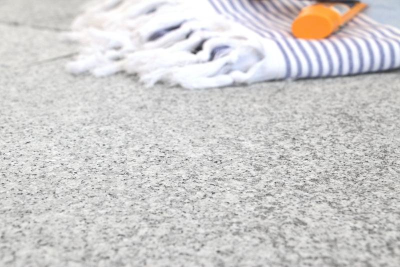 Poolumrandung Granit Bravo G603 mit Bullnose, geflammt Poolumrandung Granit Bravo G603 mit Bullnose, geflammt