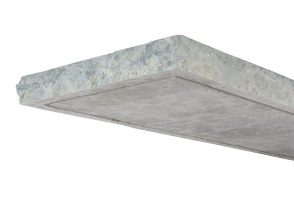 Mauerabdeckplatte Kalkstein Bayadere mit 3 Wassernasen (Kopf), sandgestrahlt / bossiert
