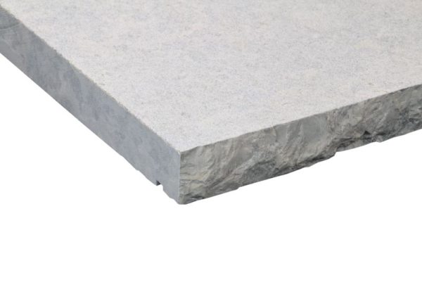 Mauerabdeckplatte Kalkstein Bayadere mit 2 Wassernasen, sandgestrahlt / bossiert